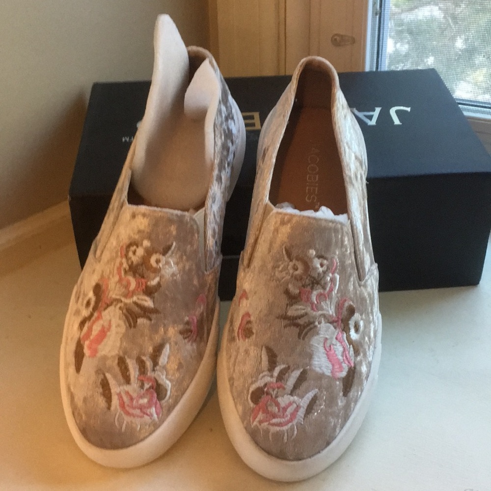 NIB Jacobies slip on sneakers size 8.5